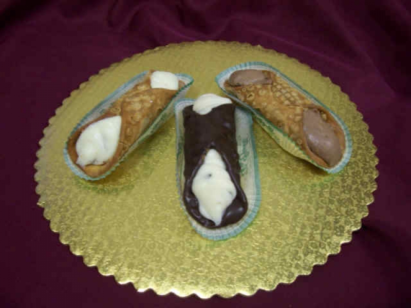 cannolis